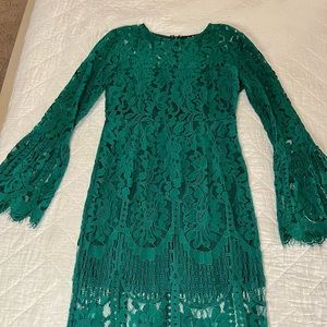 Lulu lace emerald midi dress. Zipper in back. Worn once. Size 8.